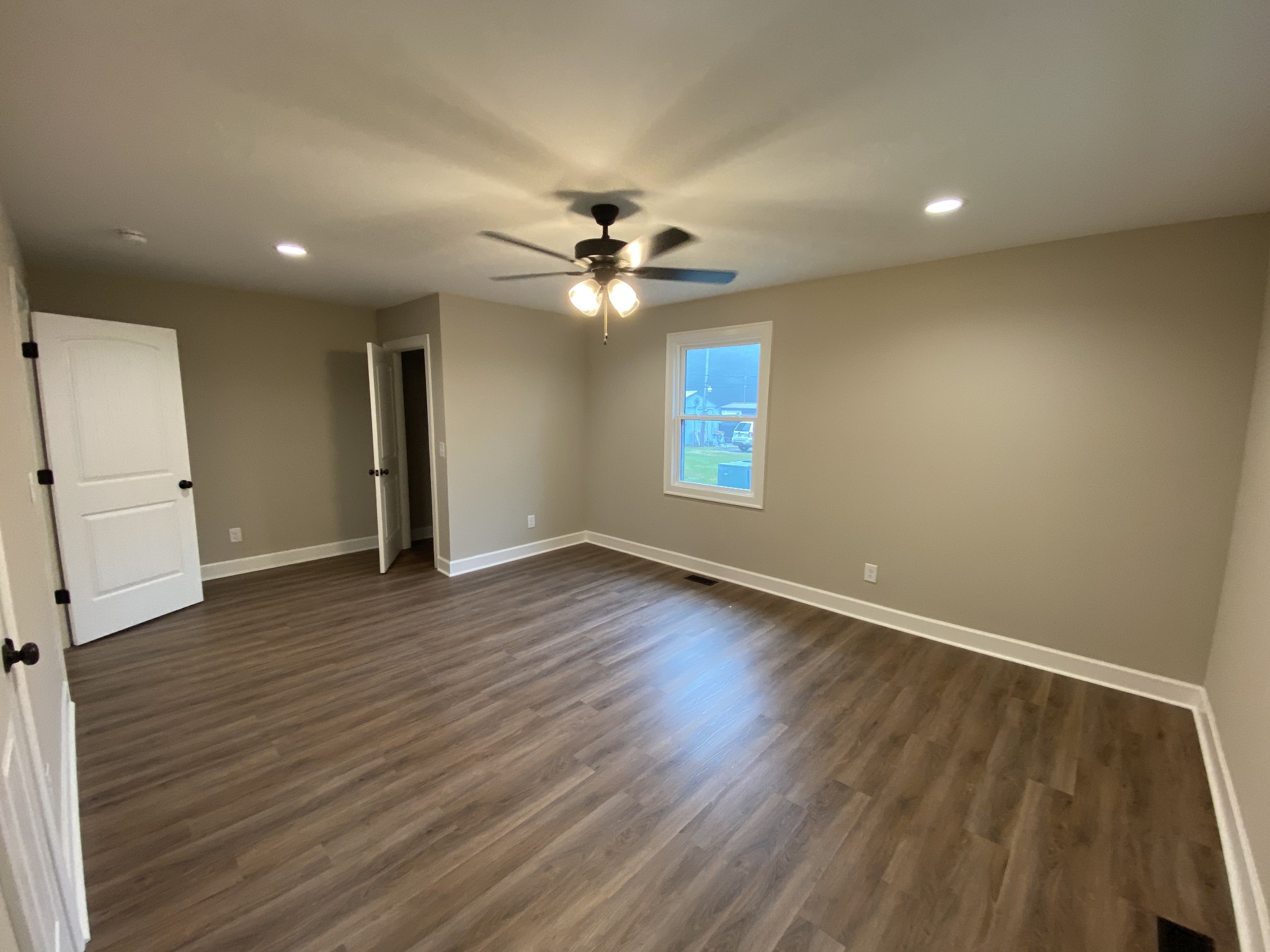 1670 Valley Road Clarksville, TN 37043 - Photo 15 of 17 Gallery Image 15
