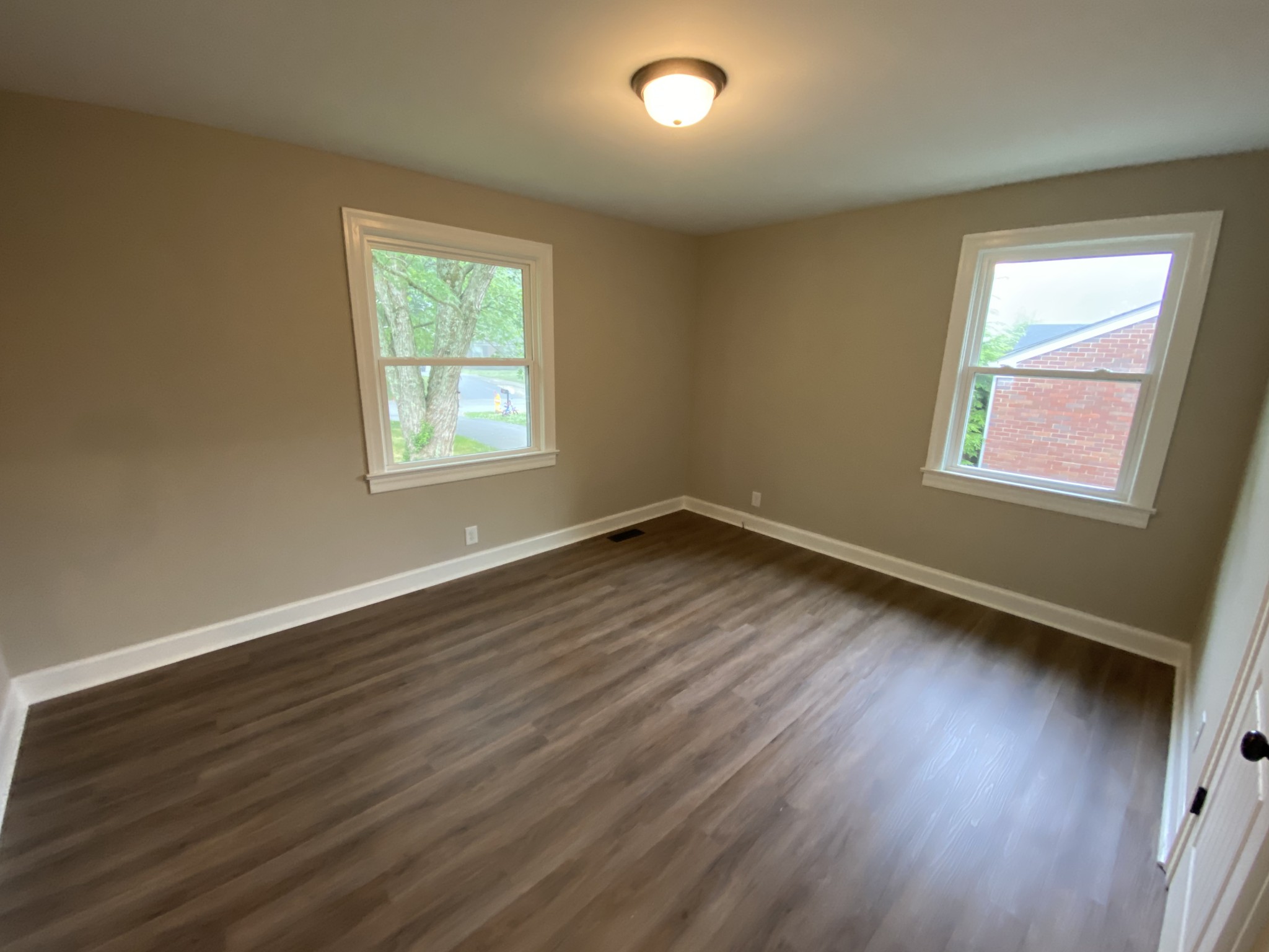 1670 Valley Road Clarksville, TN 37043 - Photo 4 of 17 Gallery Image 4