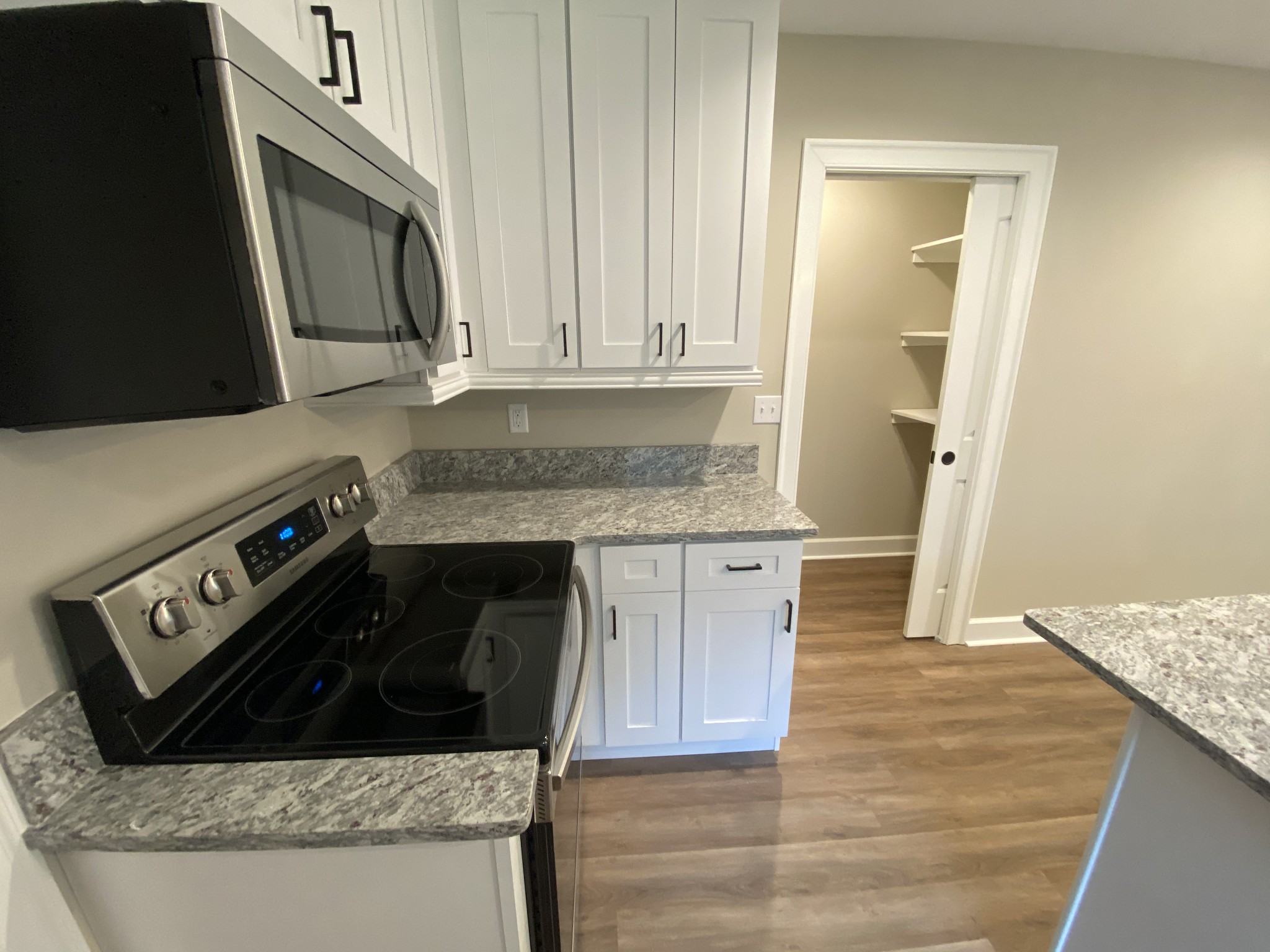 1670 Valley Road Clarksville, TN 37043 - Photo 8 of 17 Gallery Image 8