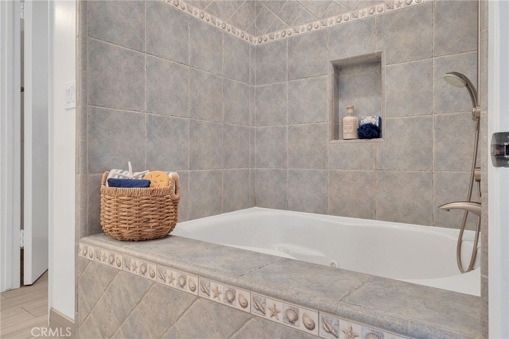 28207 Ridgepoint Court Rancho Palos Verdes, CA 90275 - Photo 38 of 65 Huge soaking jet tub and shower