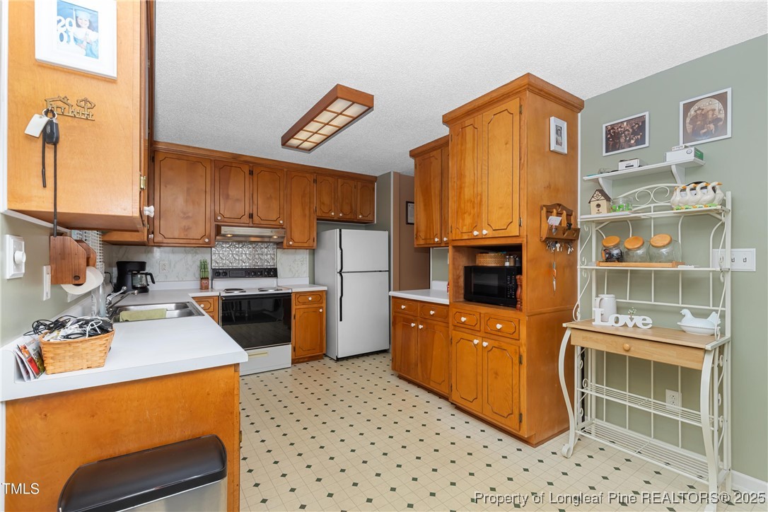 612 Mc Kay Street Erwin, NC 28339 - Photo 3 of 21