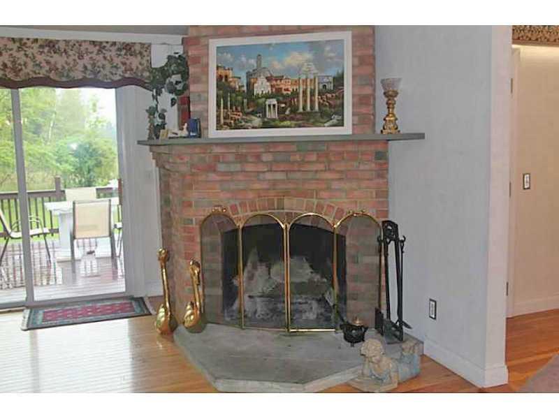 7 Chapel Road Orono, ME 04473 - Photo 11 of 20 Living Room.