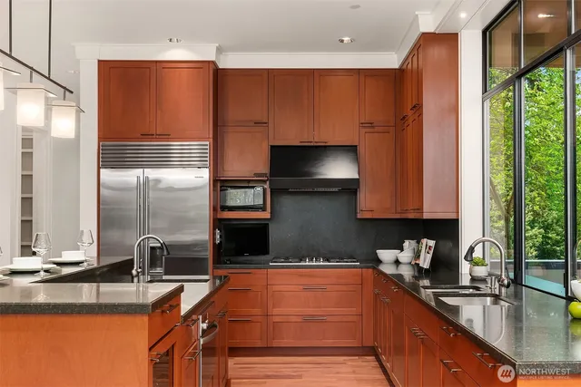 $9,860,000 | 9632 Lake Washington Boulevard Northeast, Bellevue, WA 98004