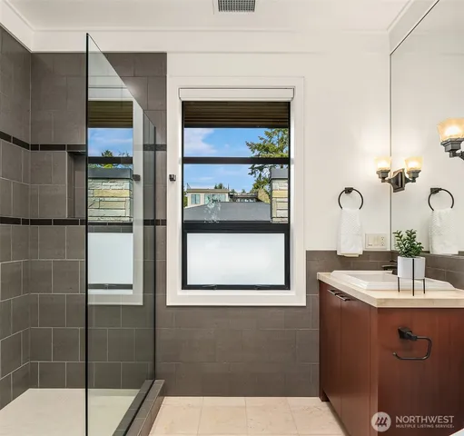 $9,860,000 | 9632 Lake Washington Boulevard Northeast, Bellevue, WA 98004