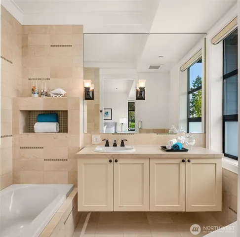 $9,860,000 | 9632 Lake Washington Boulevard Northeast, Bellevue, WA 98004