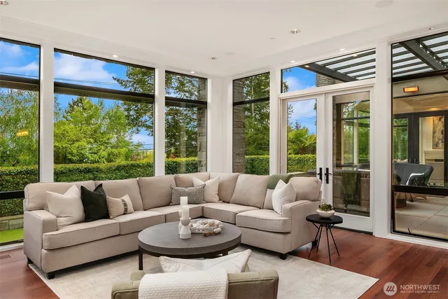 $9,860,000 | 9632 Lake Washington Boulevard Northeast, Bellevue, WA 98004