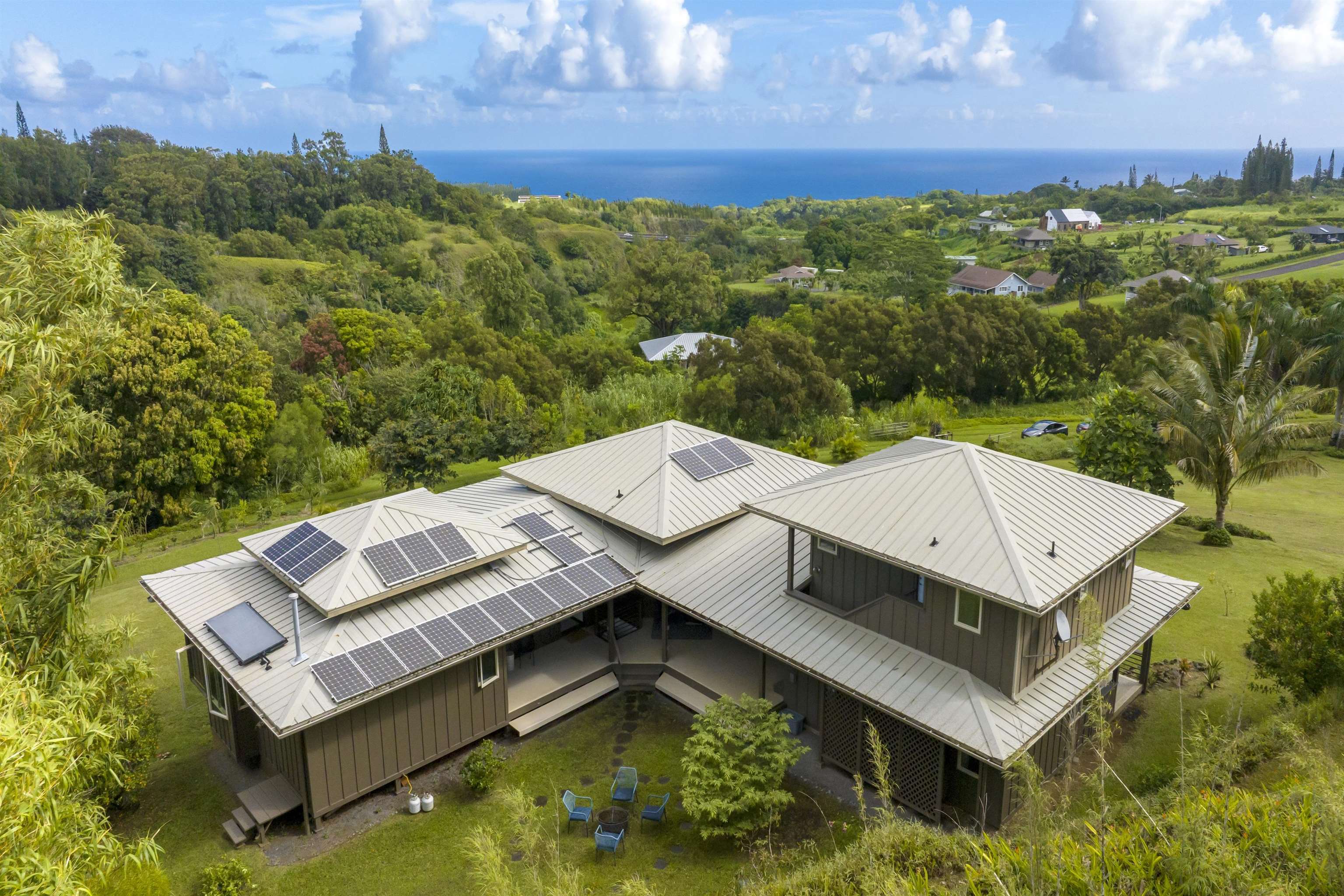 41 Leleaka Place, Unit A Haiku, HI 96708 - Photo 37 of 40 a view of a terrace with a bench