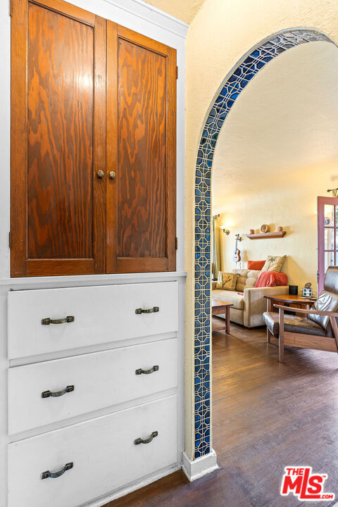 2403 Hyperion Avenue Los Angeles, CA 90027 - Photo 16 of 53 a view of living room