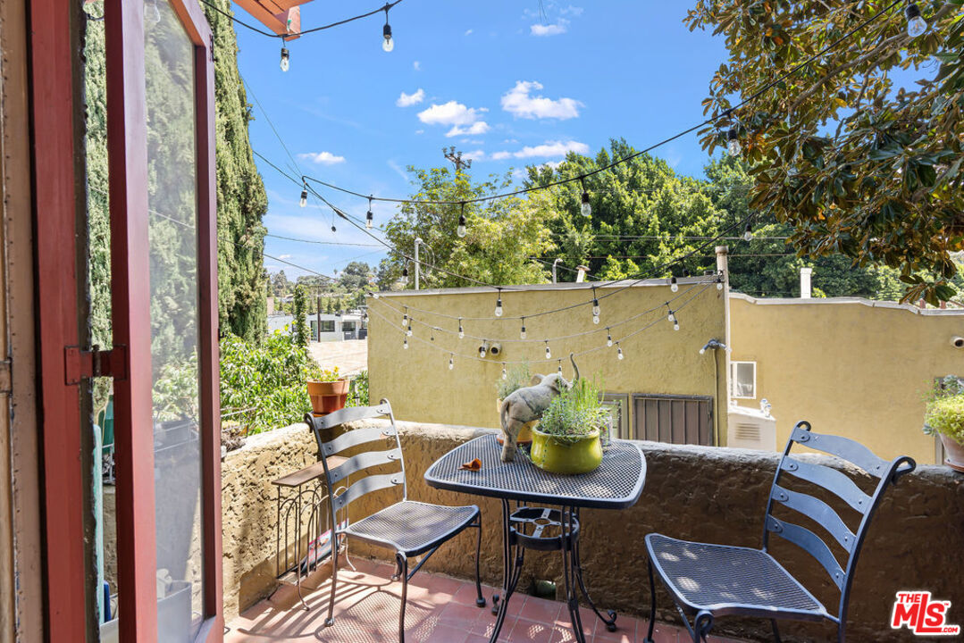 2403 Hyperion Avenue Los Angeles, CA 90027 - Photo 21 of 53 a view of a outdoor seating