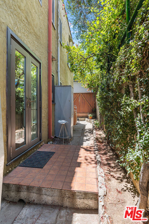 2403 Hyperion Avenue Los Angeles, CA 90027 - Photo 25 of 53 a view of a entryway of the house