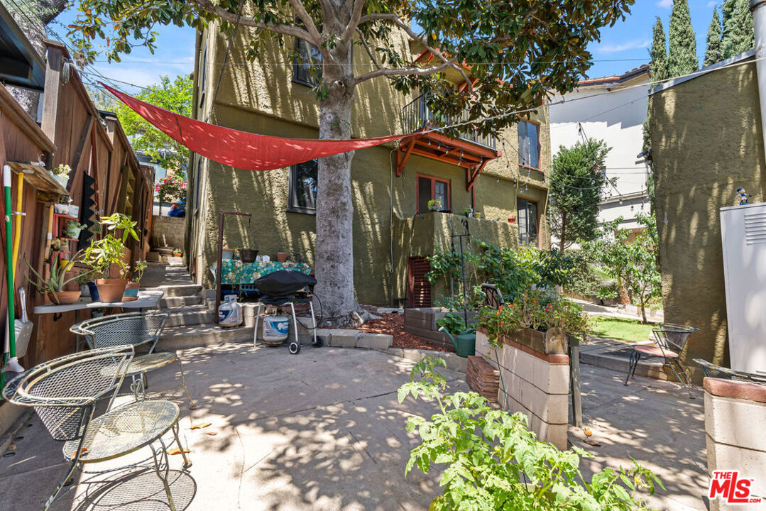 2403 Hyperion Avenue Los Angeles, CA 90027 - Photo 30 of 53 a view of a cafe with sitting area
