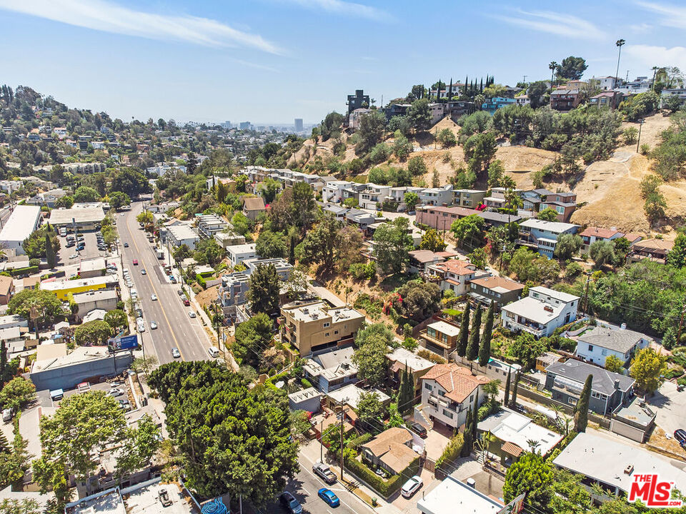 2403 Hyperion Avenue Los Angeles, CA 90027 - Photo 40 of 53 a view of a city