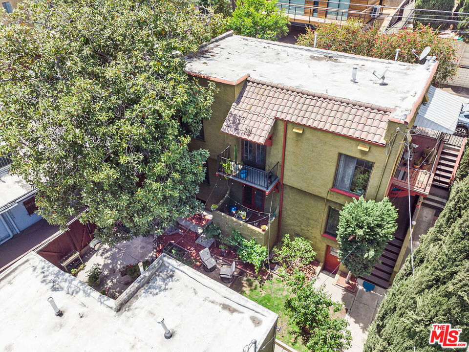 2403 Hyperion Avenue Los Angeles, CA 90027 - Photo 41 of 53 front view of a house