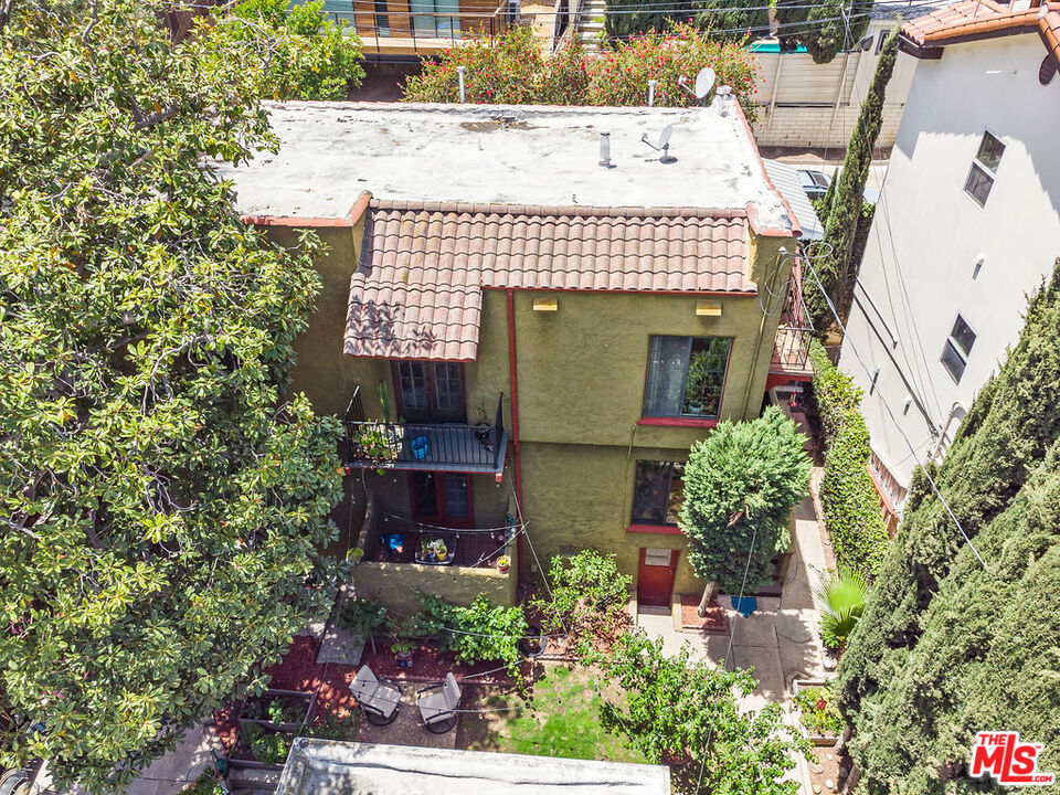 2403 Hyperion Avenue Los Angeles, CA 90027 - Photo 45 of 53 front view of a house