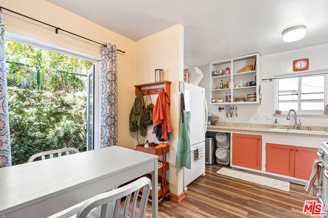 2403 Hyperion Avenue Los Angeles, CA 90027 - Photo 6 of 53 a very nice looking room with a large window