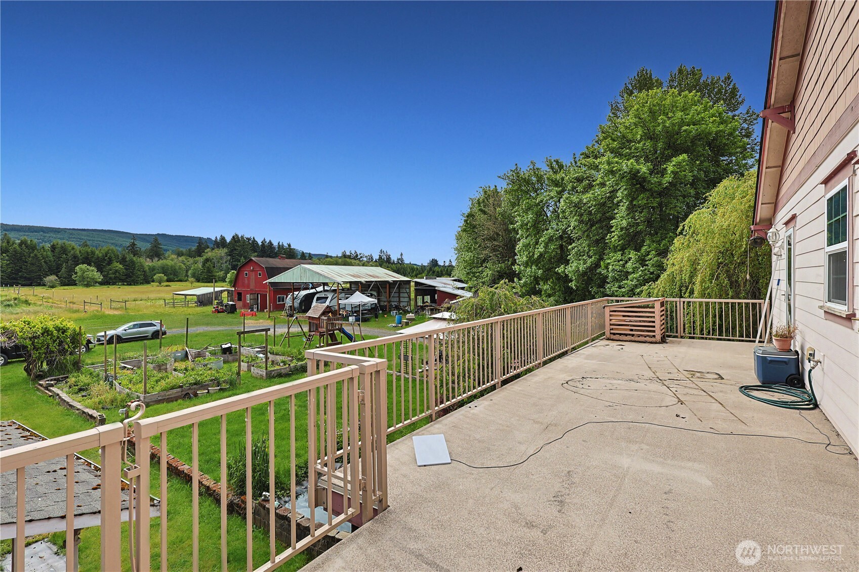 447 Boistfort Road Curtis, WA 98538 - Photo 31 of 40 a view of a balcony with an outdoor space