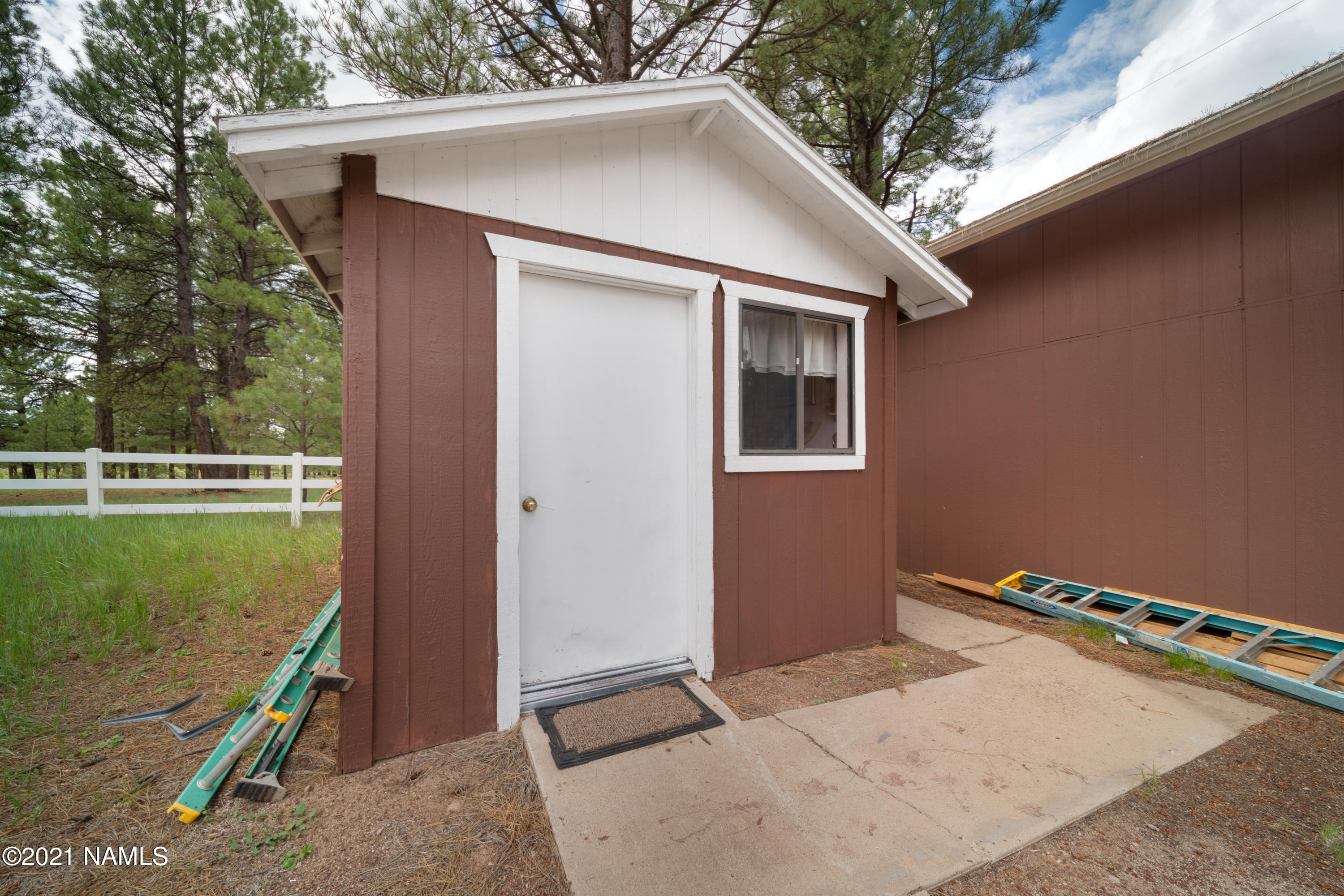 4200 North Spring Valley Road North Parks, AZ 86018 - Photo 22 of 24 She-Shed outside