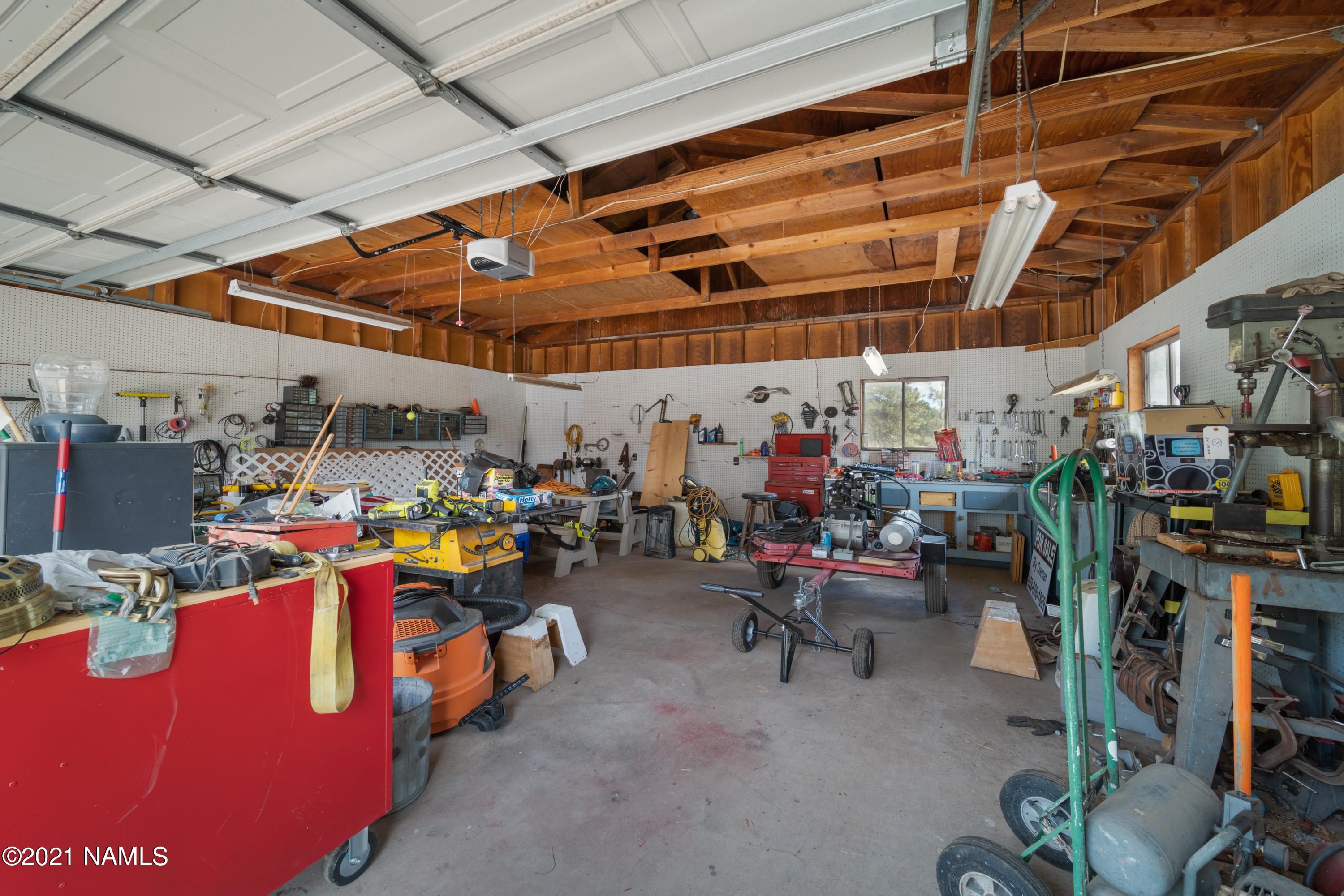 4200 North Spring Valley Road North Parks, AZ 86018 - Photo 10 of 24 2 Car Garage