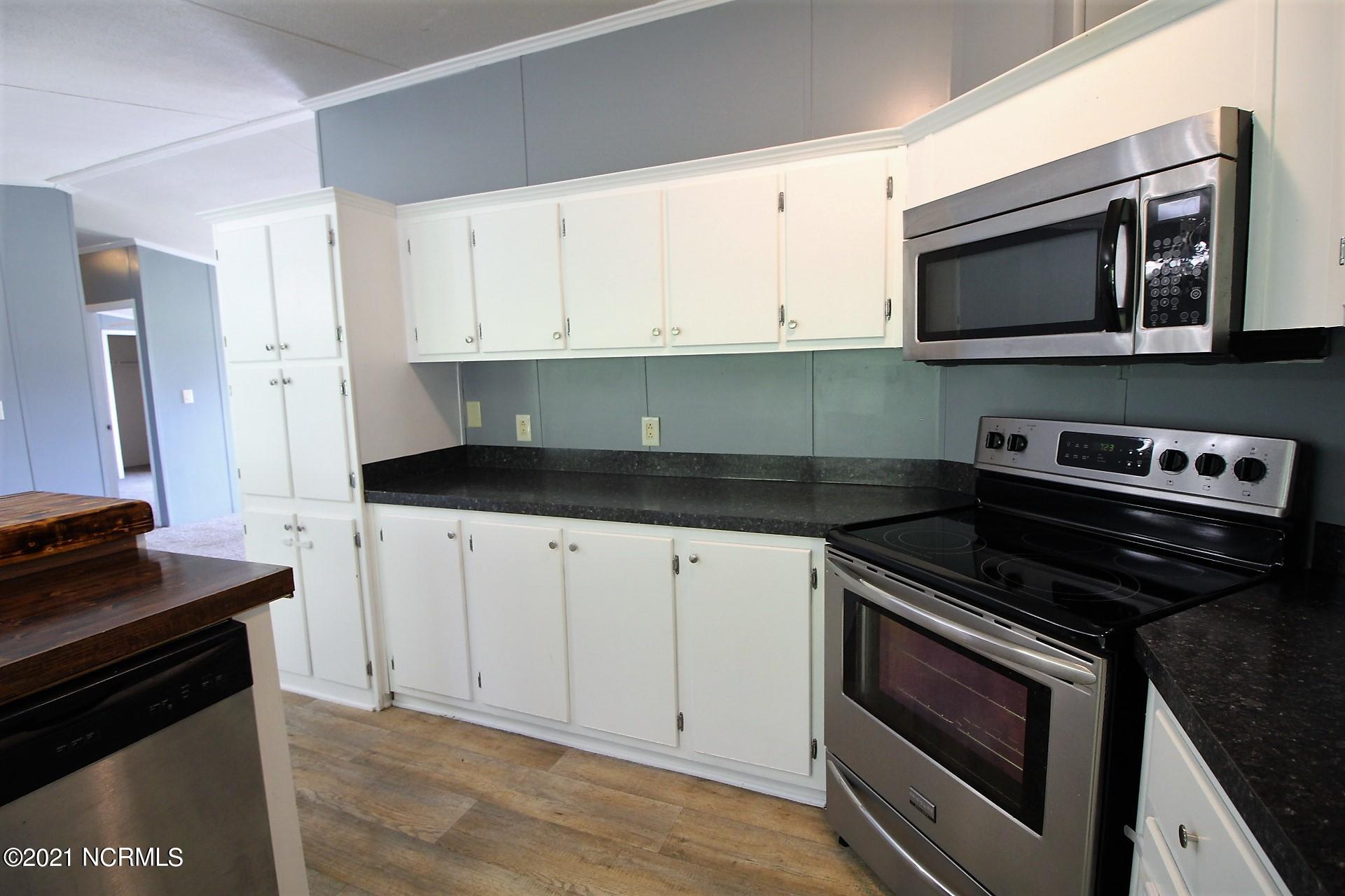 1085 Temples Point Road Havelock, NC 28532 - Photo 16 of 41 Ample counter space