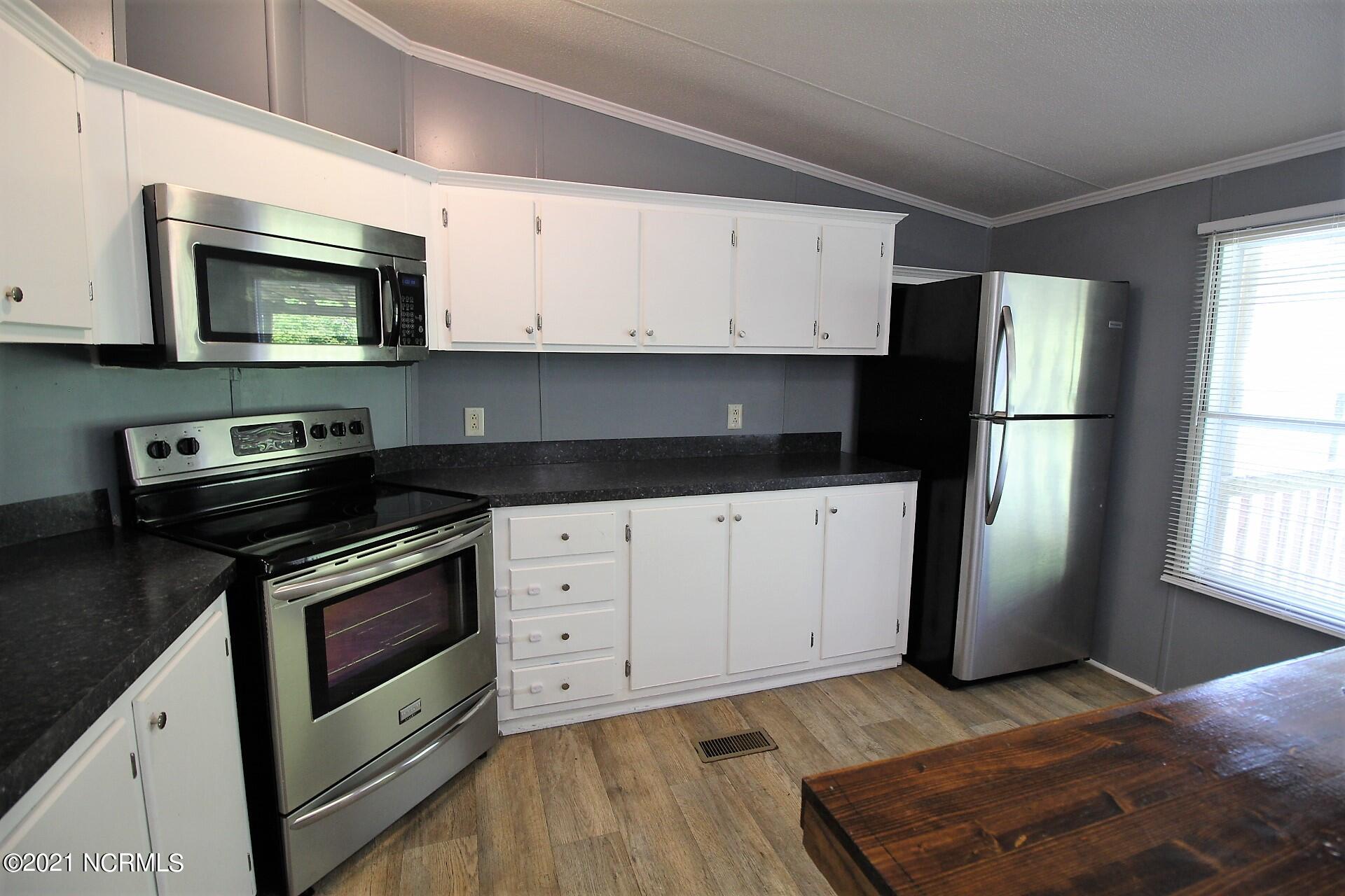 1085 Temples Point Road Havelock, NC 28532 - Photo 19 of 41 Stainless appliances