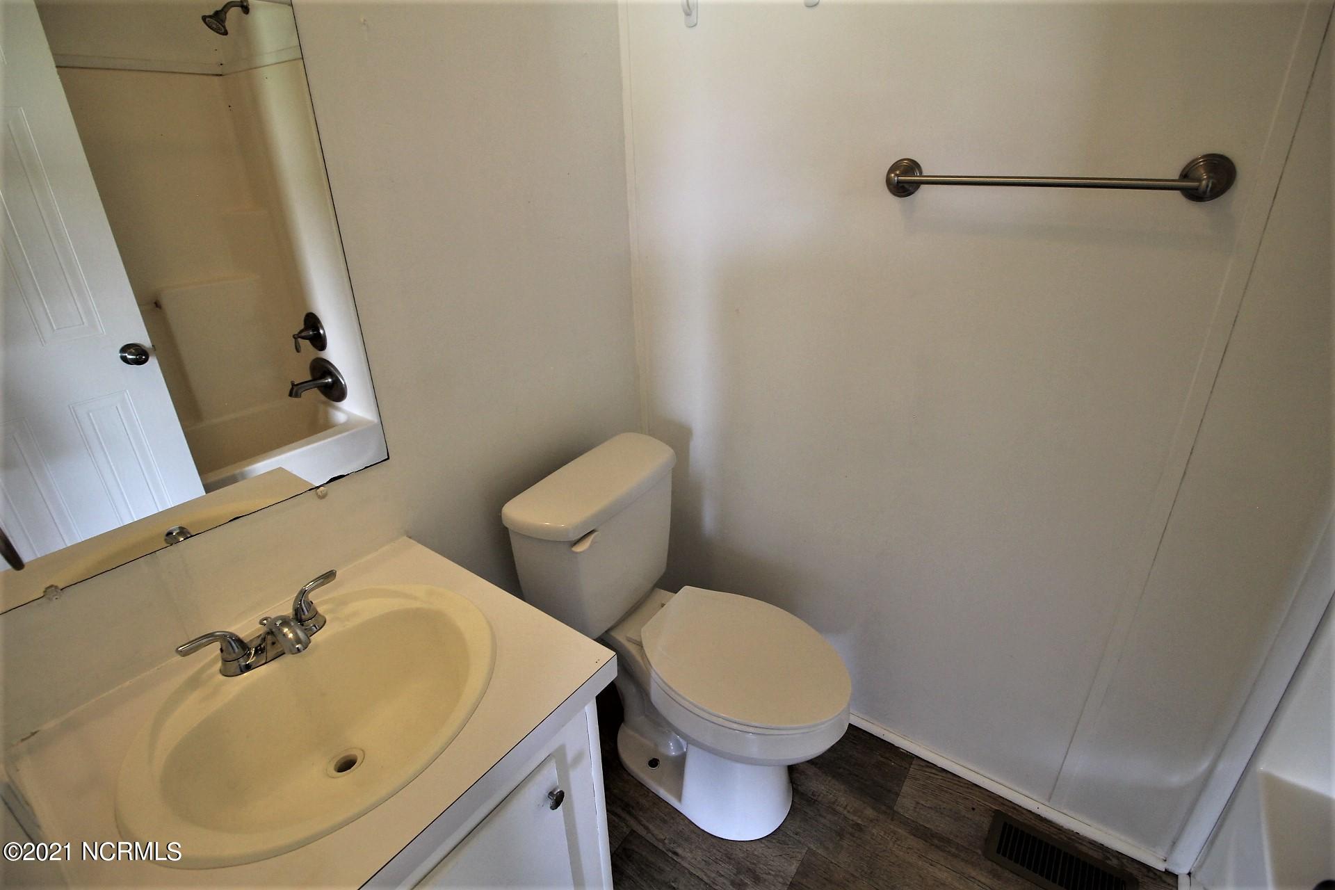 1085 Temples Point Road Havelock, NC 28532 - Photo 28 of 41 Hall bathroom