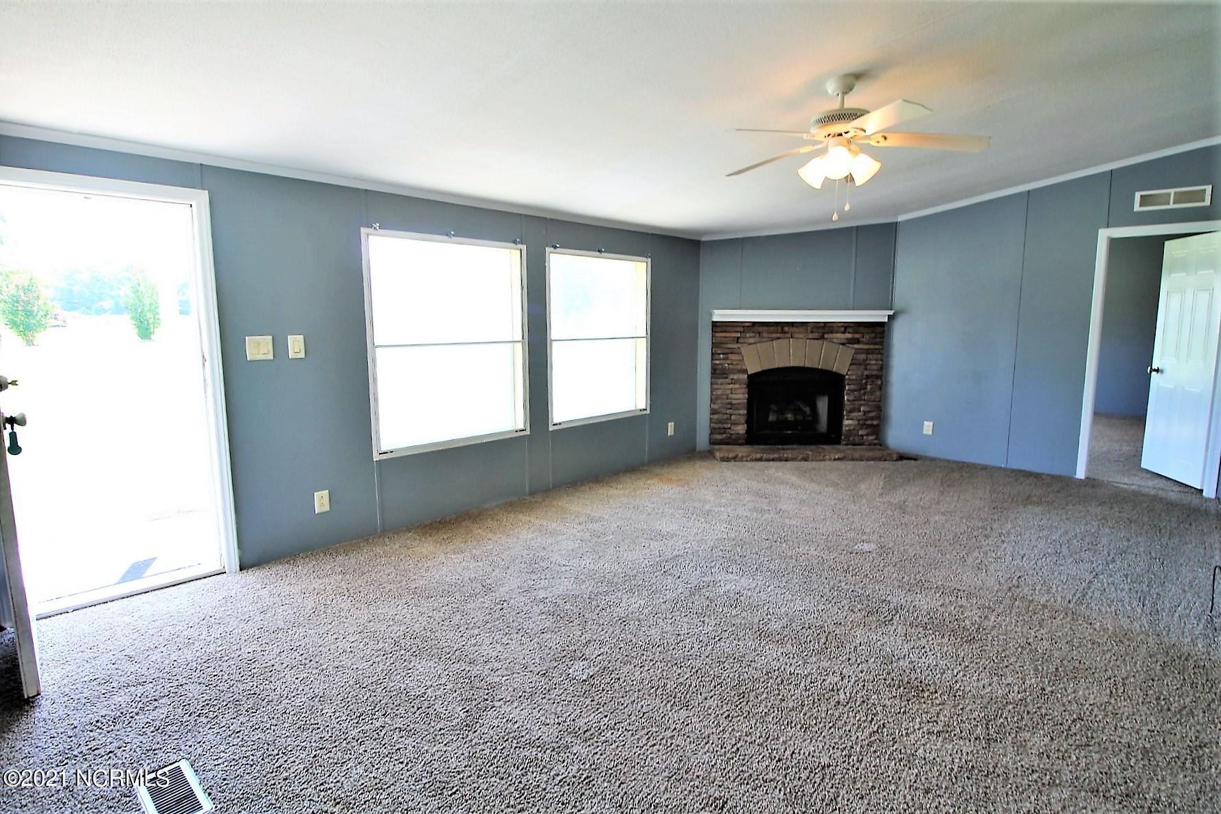 1085 Temples Point Road Havelock, NC 28532 - Photo 5 of 41 Come on in!