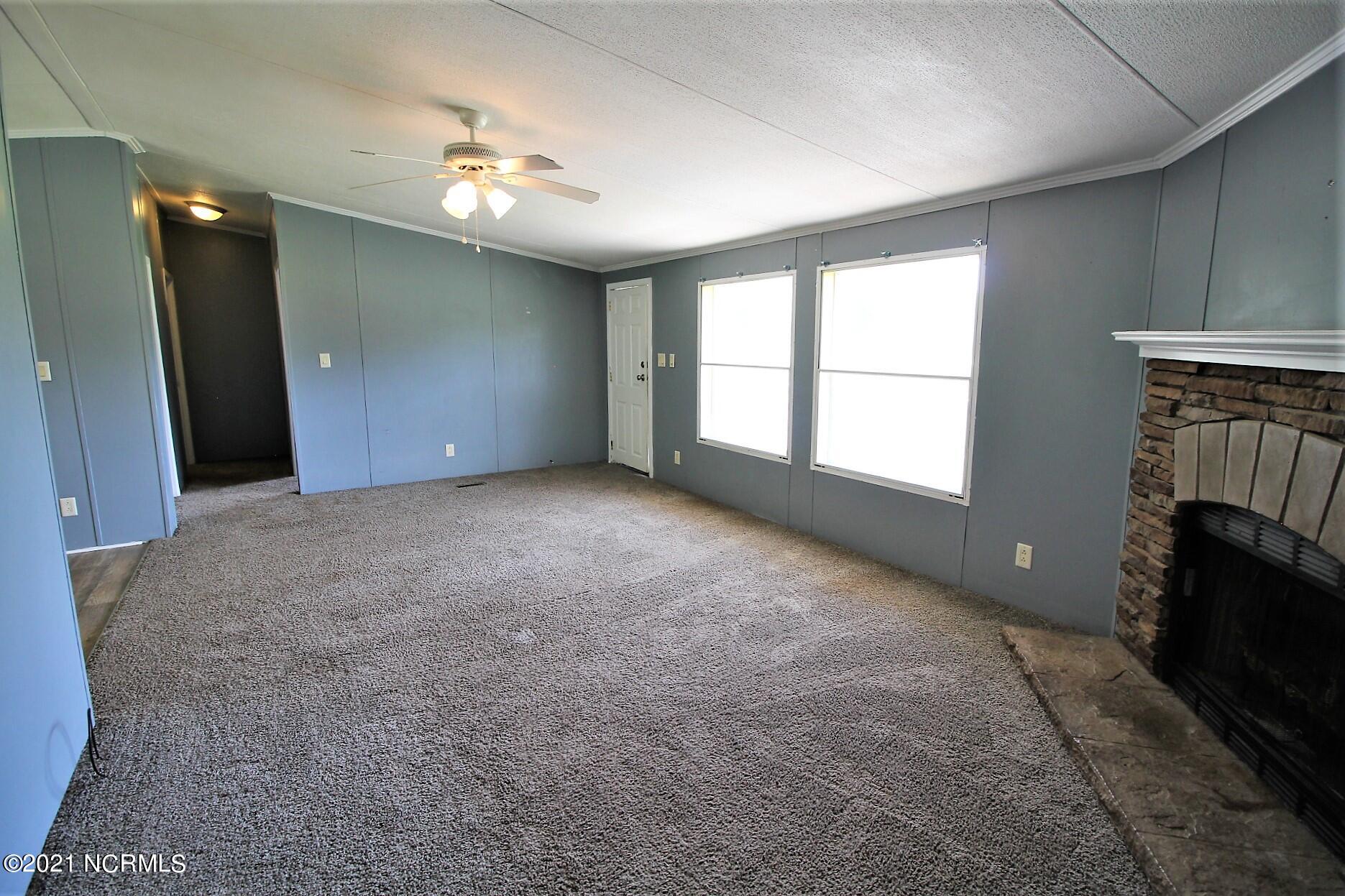 1085 Temples Point Road Havelock, NC 28532 - Photo 6 of 41 Large living room
