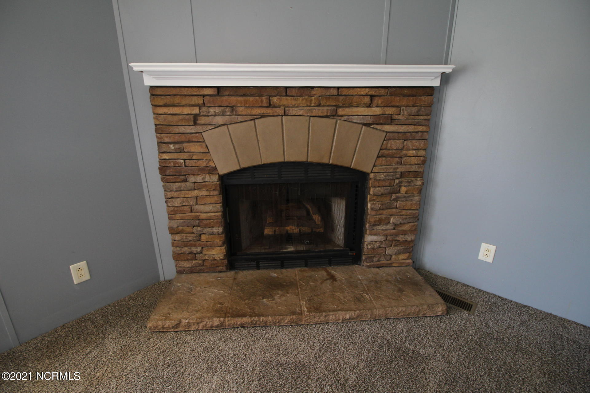 1085 Temples Point Road Havelock, NC 28532 - Photo 8 of 41 Fireplace with gas logs
