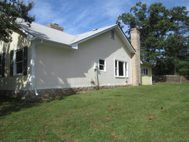 8404 Goodview Road Goodview, VA 24095 - Photo 4 of 28 Right side