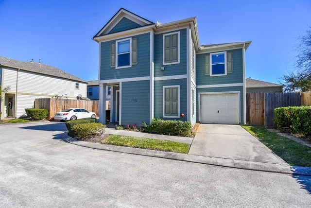 $2,400 | 1702 Redwing Pines Drive, Houston, TX 77009