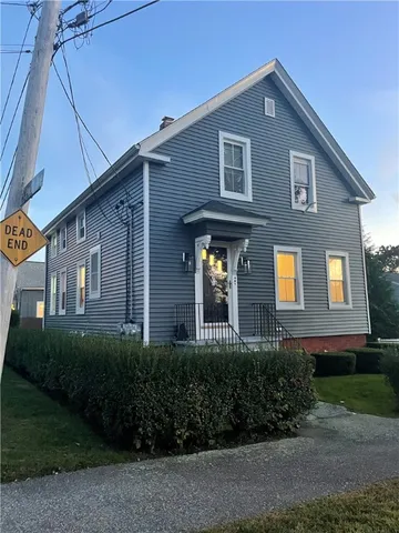 $1,900 | 168 Mt Hope Avenue, Unit 2, Bristol, RI 02809