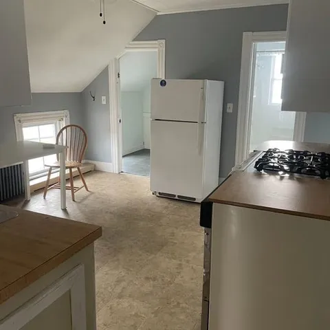 $1,900 | 168 Mt Hope Avenue, Unit 2, Bristol, RI 02809