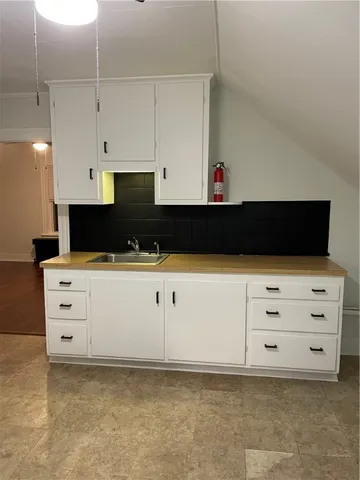 $1,900 | 168 Mt Hope Avenue, Unit 2, Bristol, RI 02809