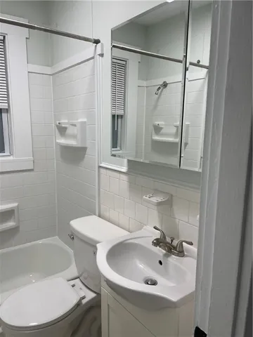 $1,900 | 168 Mt Hope Avenue, Unit 2, Bristol, RI 02809