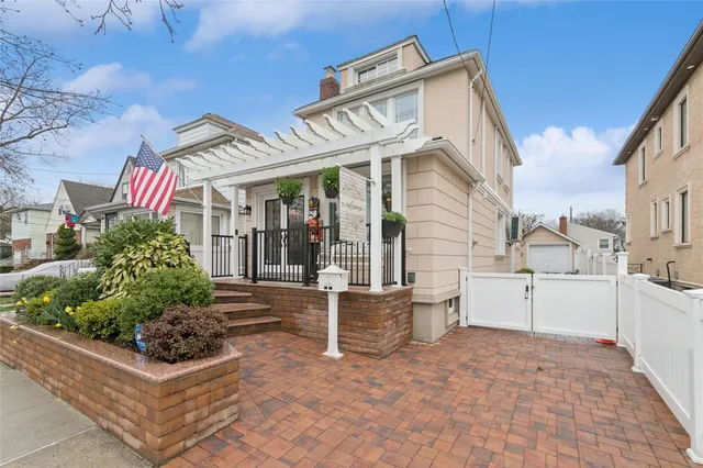$999,000 | 87-15 258th Street | Floral Park