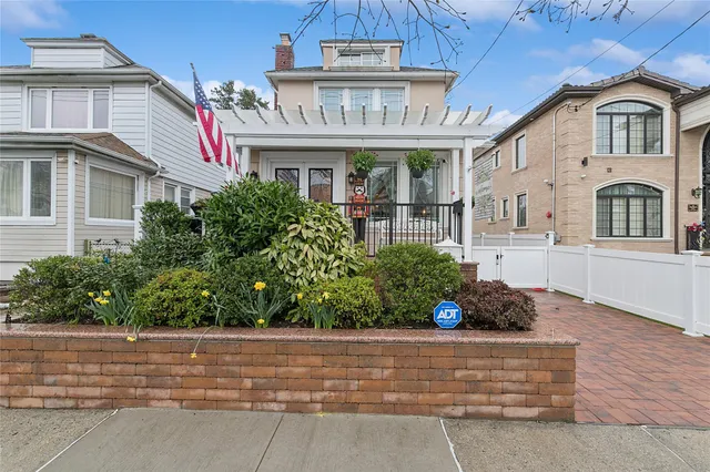 $999,000 | 87-15 258th Street | Floral Park