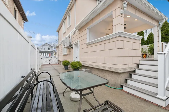 $999,000 | 87-15 258th Street | Floral Park