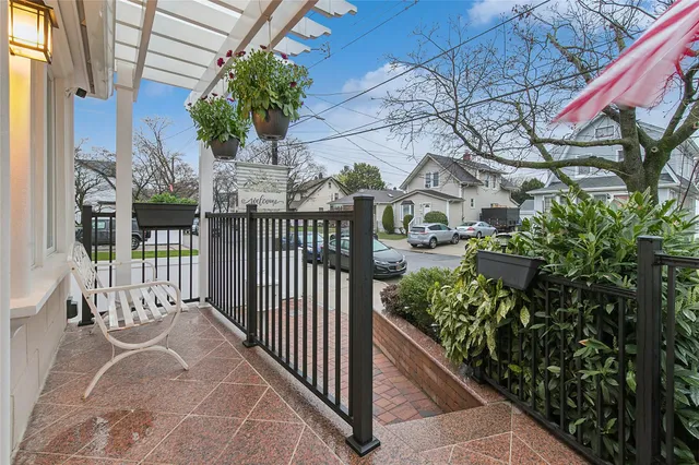 $999,000 | 87-15 258th Street | Floral Park