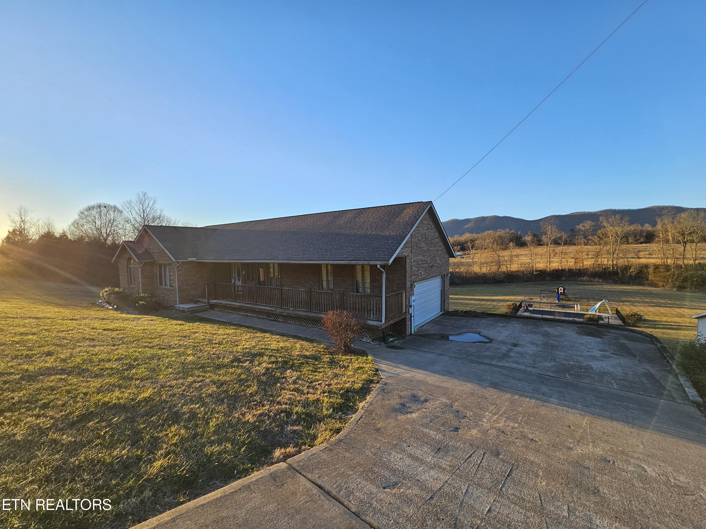 2734 Back Valley Road Speedwell, TN 37870 - Photo 4 of 42 1000023040