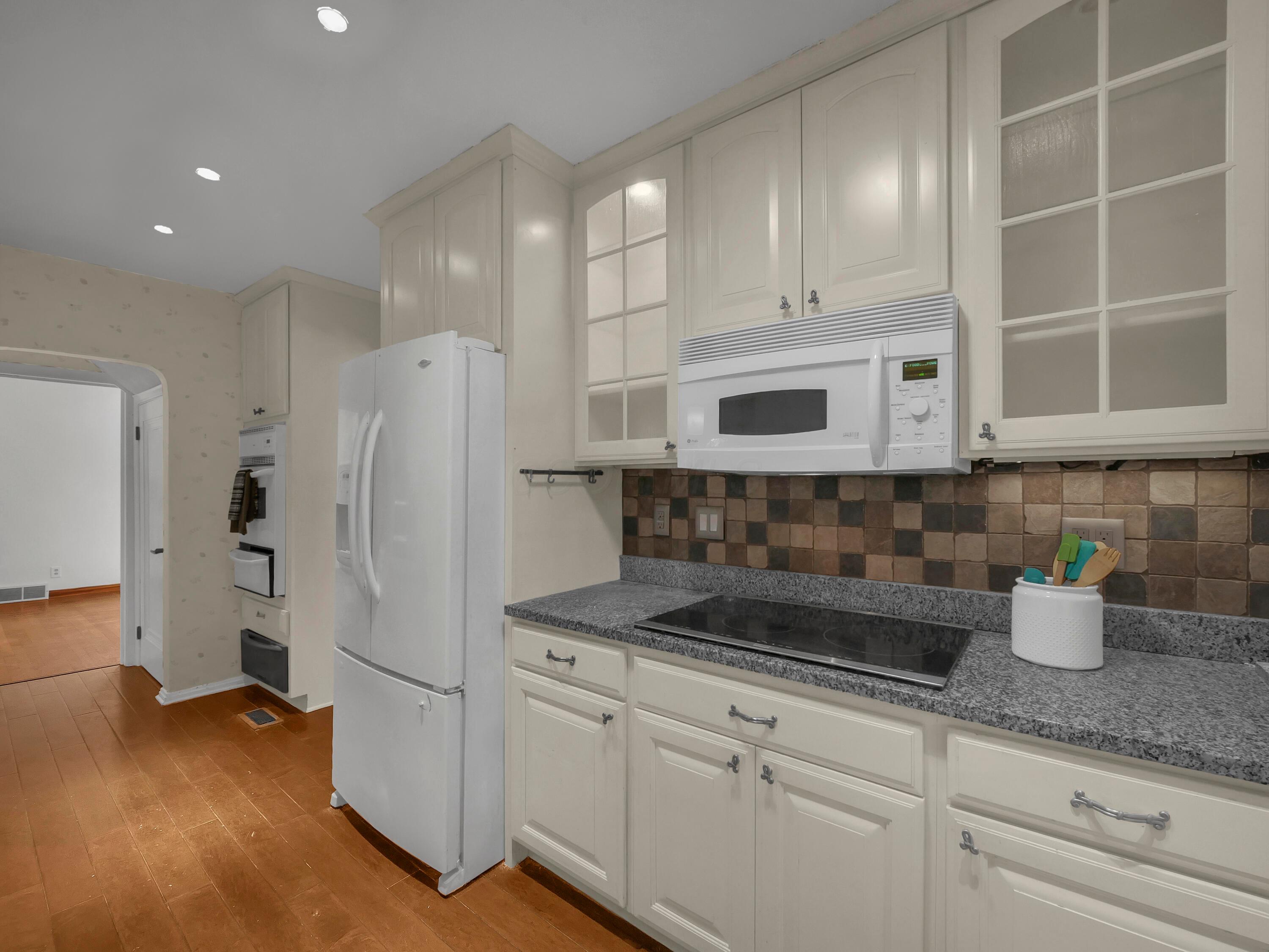 227 North Quentin Road Newark, OH 43055 - Photo 11 of 29 Kitchen