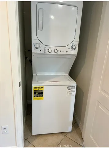 $3,300 | 13525 Vanowen Street, Unit 301, Van Nuys, CA 91405