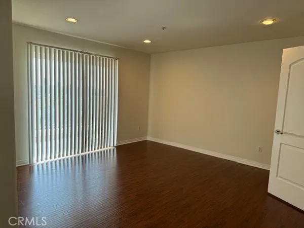 $3,300 | 13525 Vanowen Street, Unit 301, Van Nuys, CA 91405