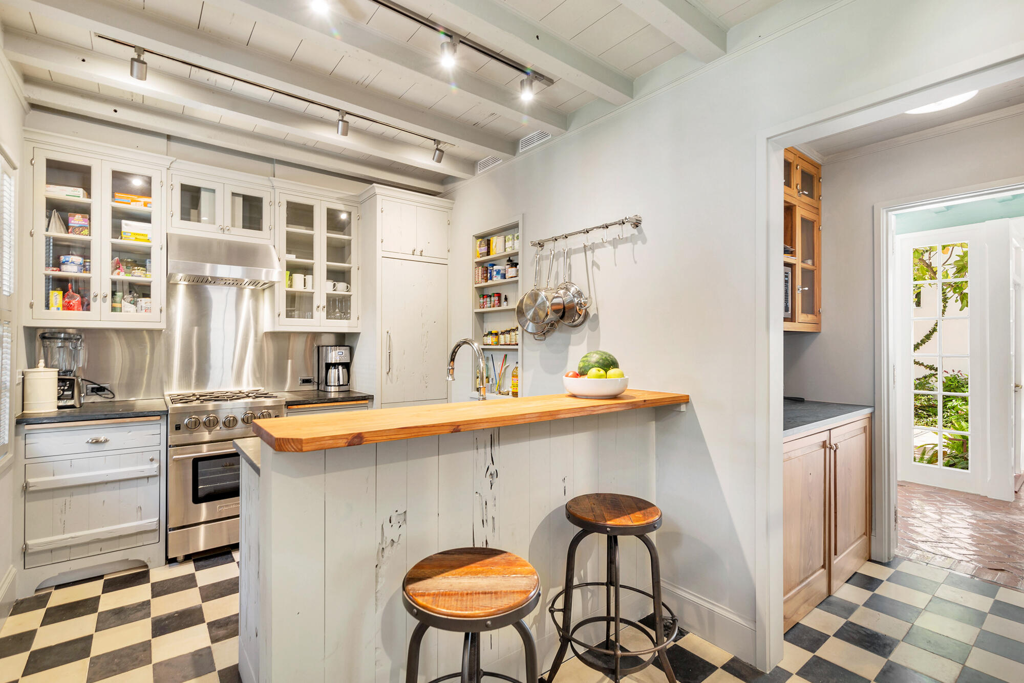 417 Peruvian Avenue, Unit 1 Palm Beach, FL 33480 - Photo 8 of 21 low-8