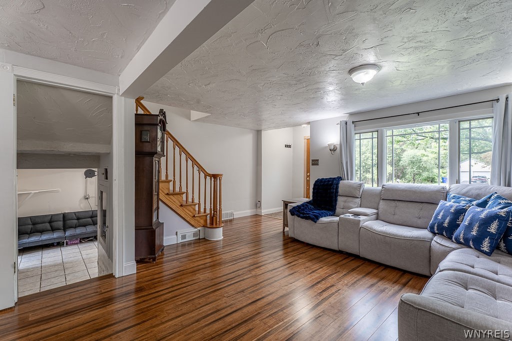 1772 Center Road West Seneca, NY 14224 - Photo 7 of 28 Living Room