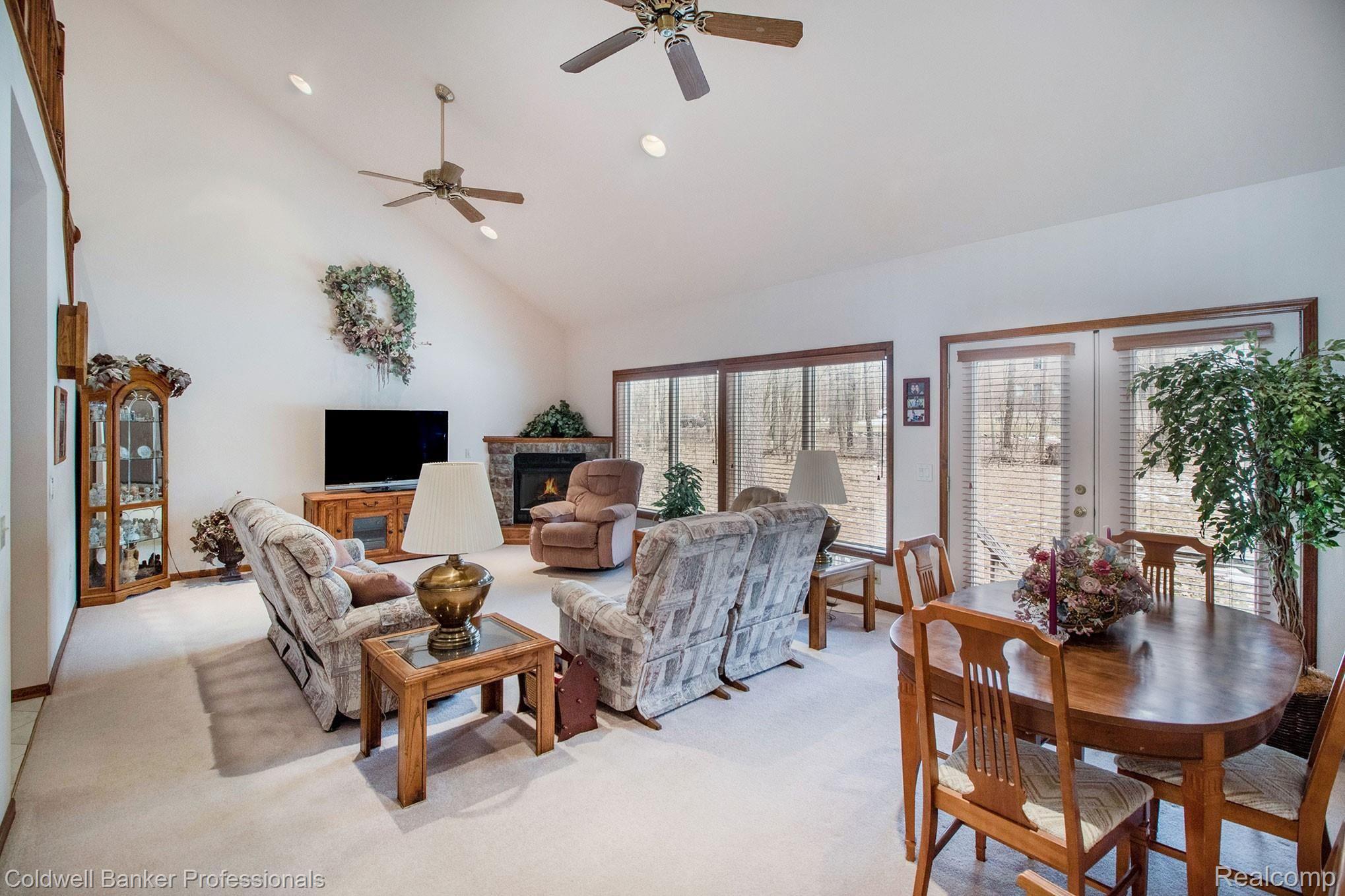 3482 McCormick Road Lapeer, MI 48446 - Photo 11 of 25 Living Room