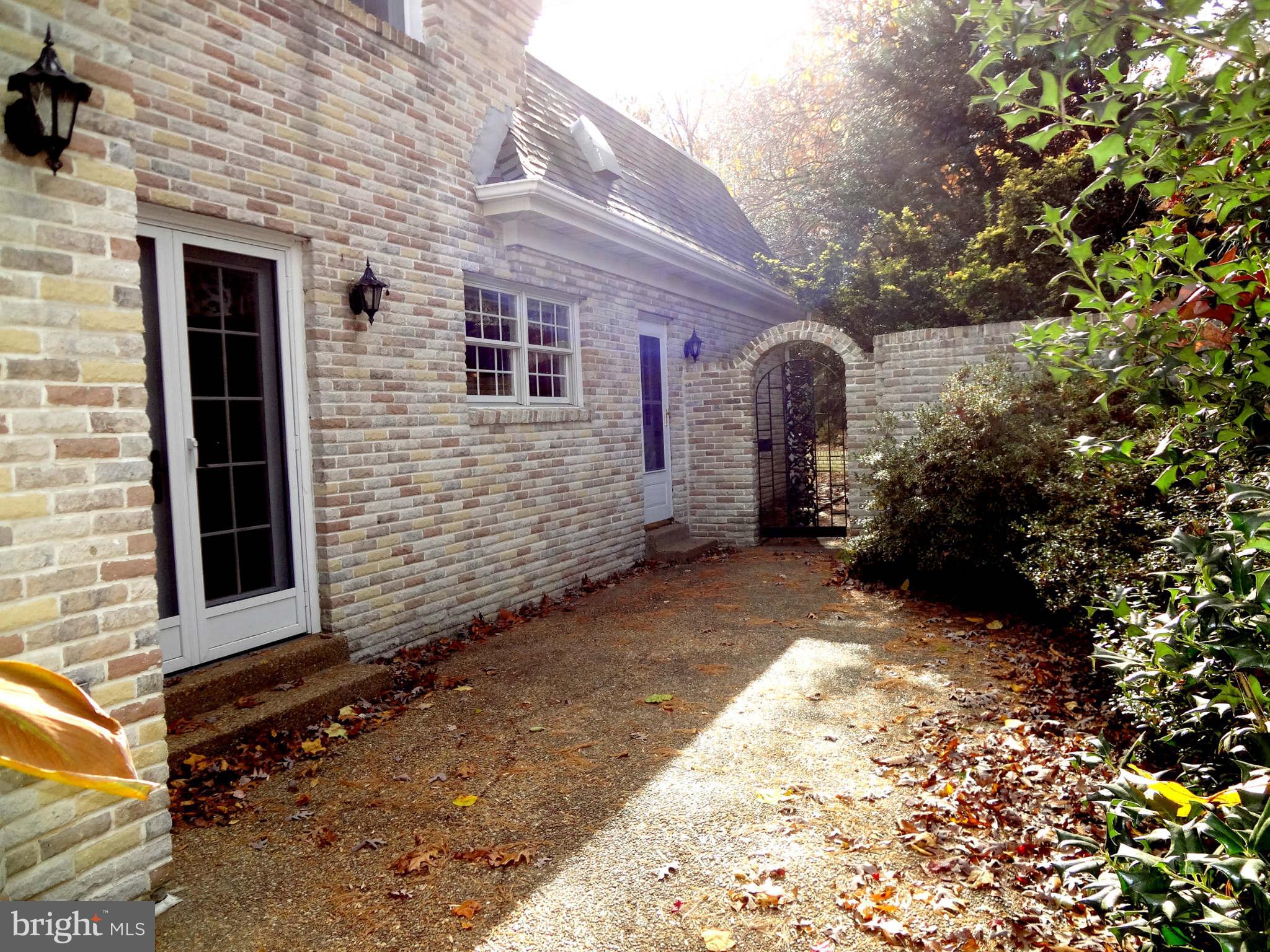809 Villa Ridge Road Falls Church, VA 22046 - Photo 18 of 30 Exterior (Rear)