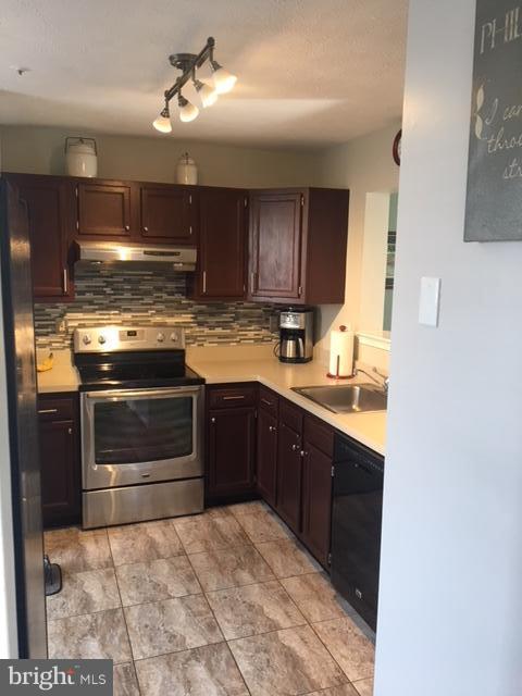45291 Rumsford Lane California, MD 20619 - Photo 5 of 23 Kitchen