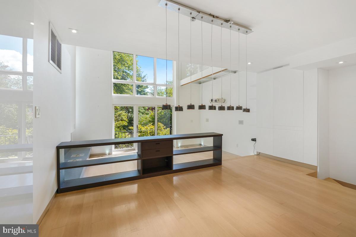 3927 Georgetown Court Northwest Washington, DC 20007 - Photo 12 of 36 Dining area