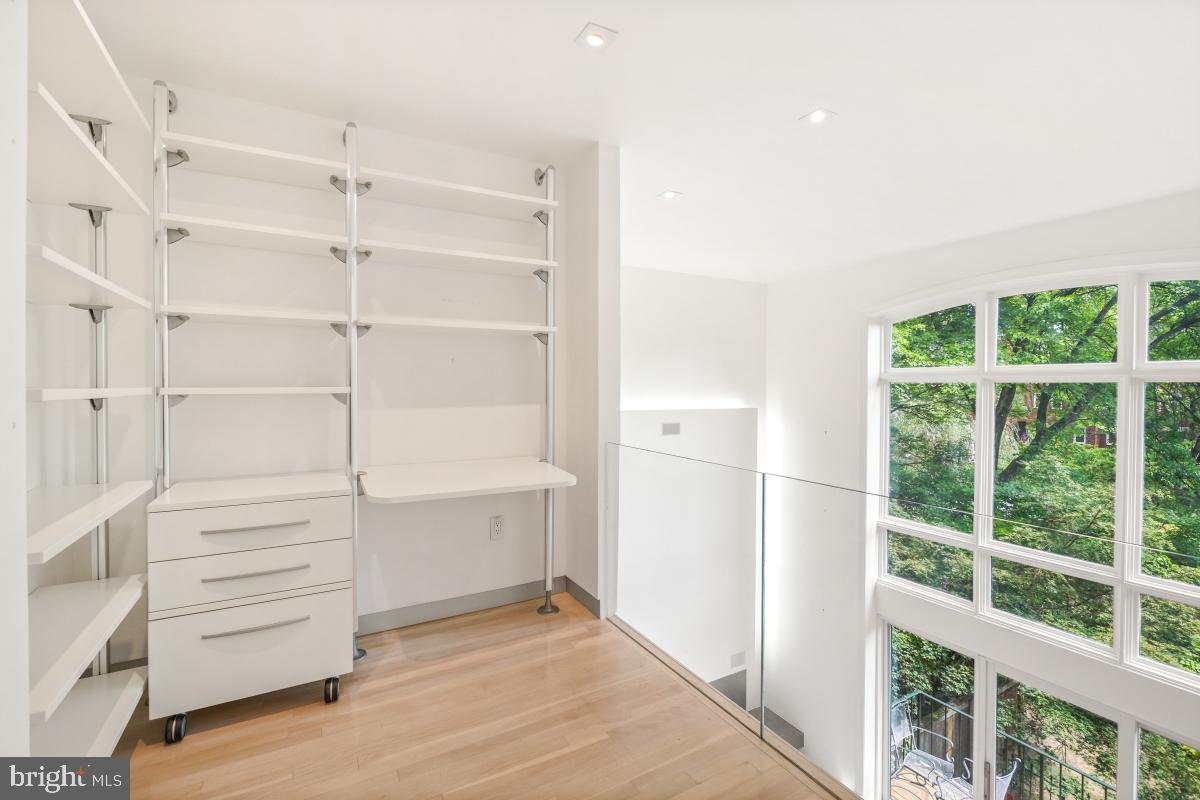 3927 Georgetown Court Northwest Washington, DC 20007 - Photo 16 of 36 Office