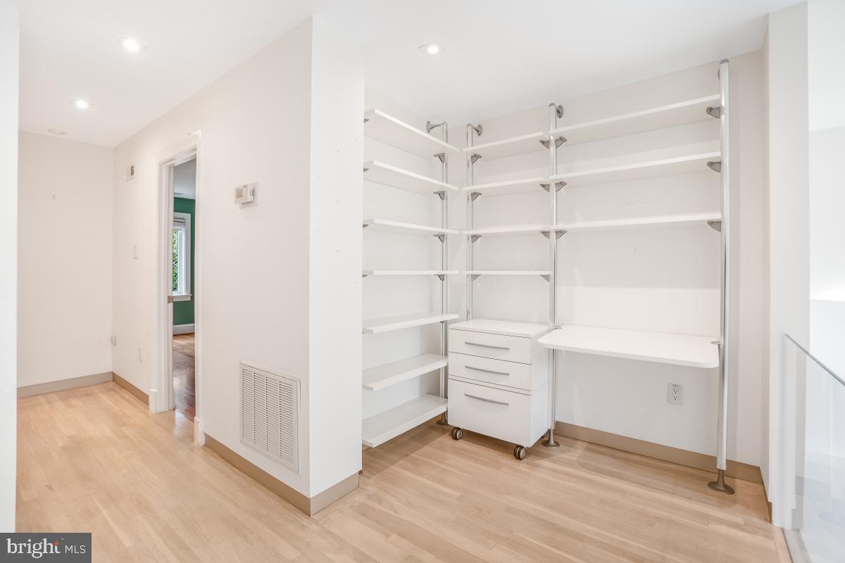 3927 Georgetown Court Northwest Washington, DC 20007 - Photo 17 of 36